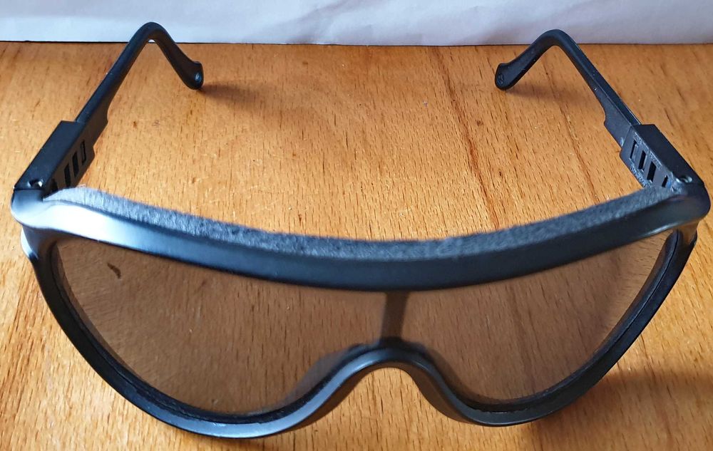 Използвани Панорамни слънчеви очила UVEX SNOSUN - Черни