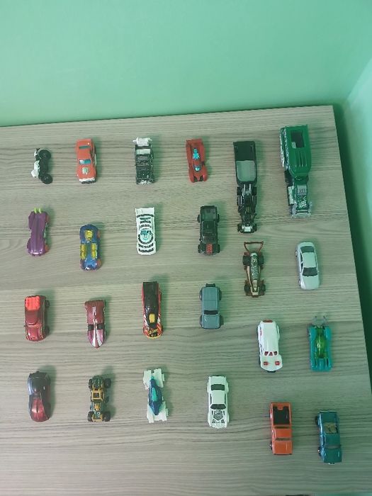 Vând 24 mașinuțe Hot wheels‼️‼️
