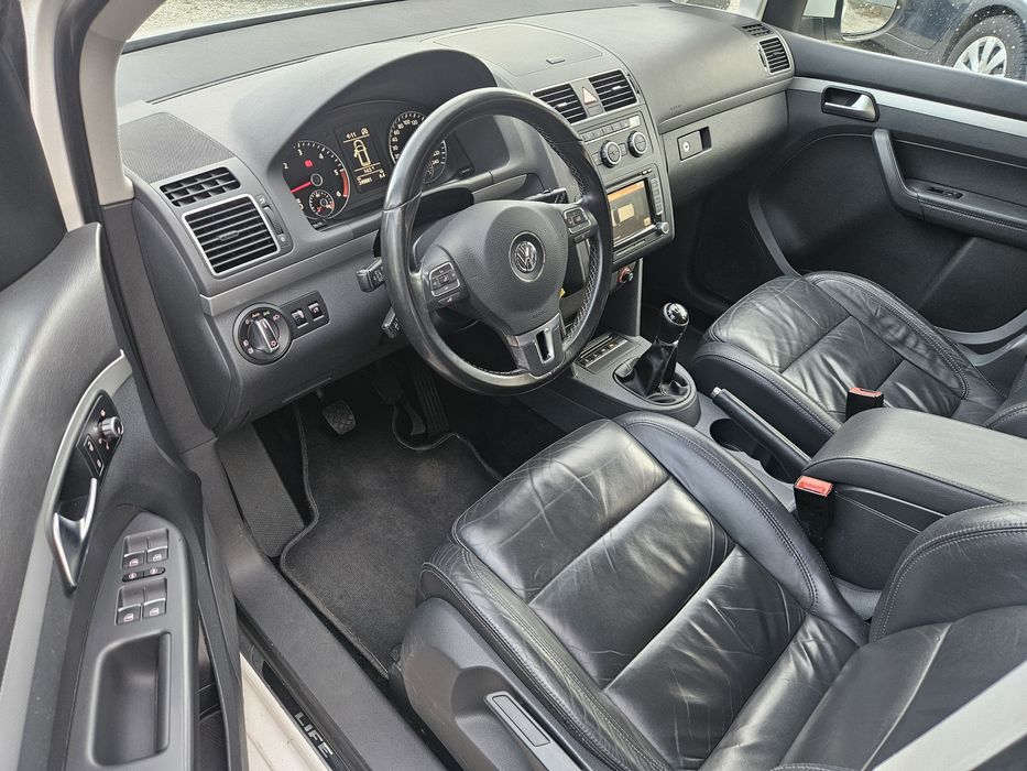 Vw Touran Highline 2013 ~2.0d 140 Cp /7 Locuri/Klima/Senz park 360°/Navi/Bi xenon/Camwra/Led/Piele/Life Edition