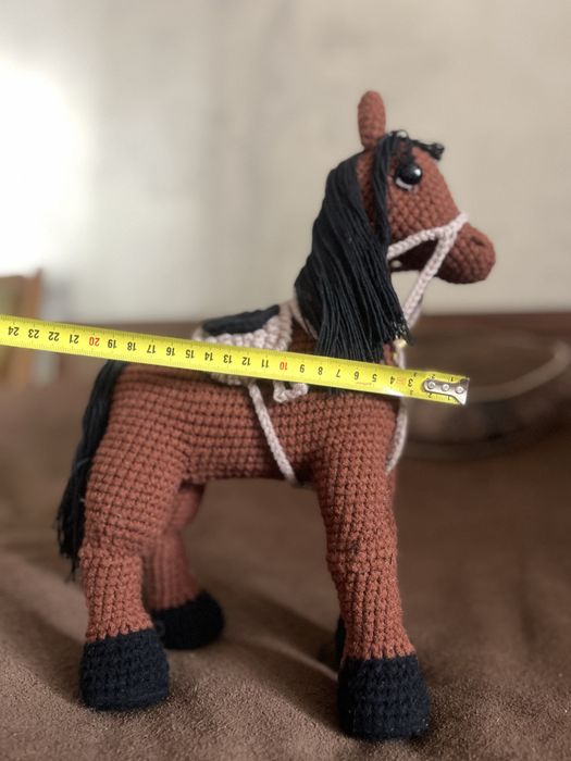Вязаная лошадка символ года
