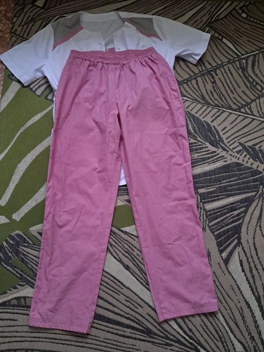 Продам костюмы медицинские