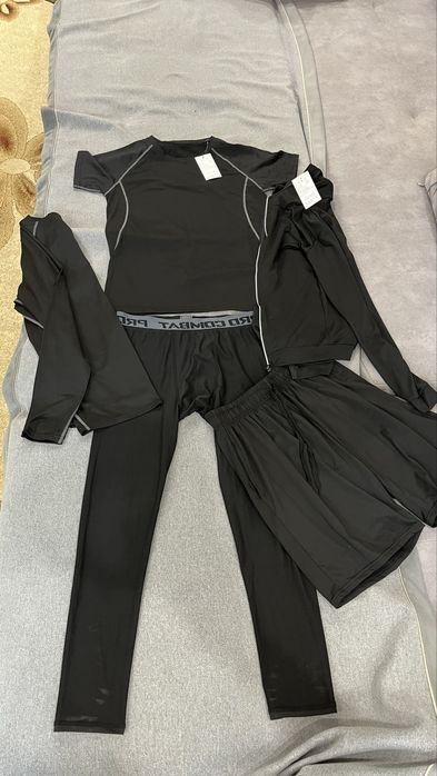 Продам спортивный костюм