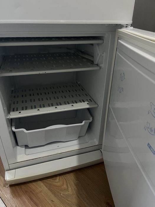 холодильник Indesit