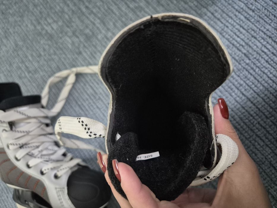 продам коньки хоккейные