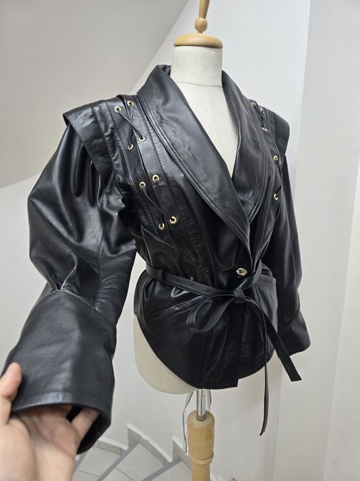 Vand Geaca din piele naturala model nou la 1200 lei