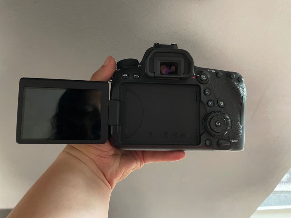 Canon 6D Mark II body +obiectiv