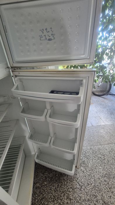 Продавам хладилник AYCO