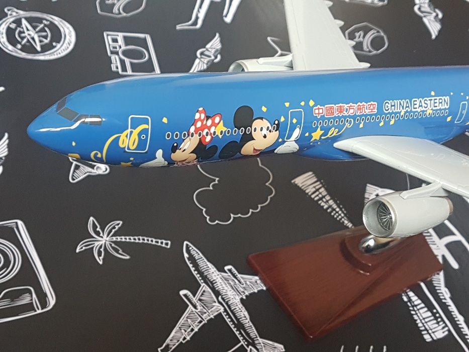 Модель самолета Airbus A330-300 Disney