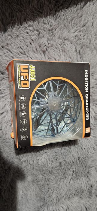 Jucarie zburatoare cu inductie