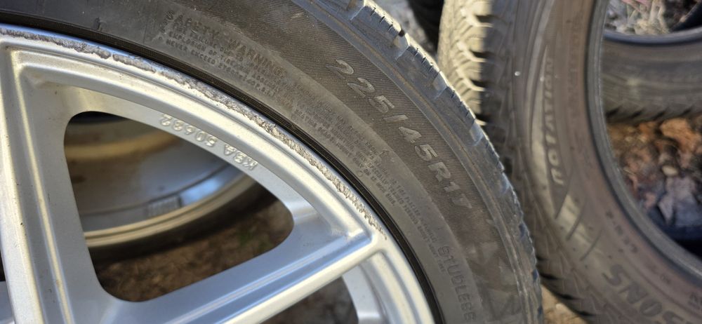 Гуми 2бр 225/45/17 - 1бр  - 89лв