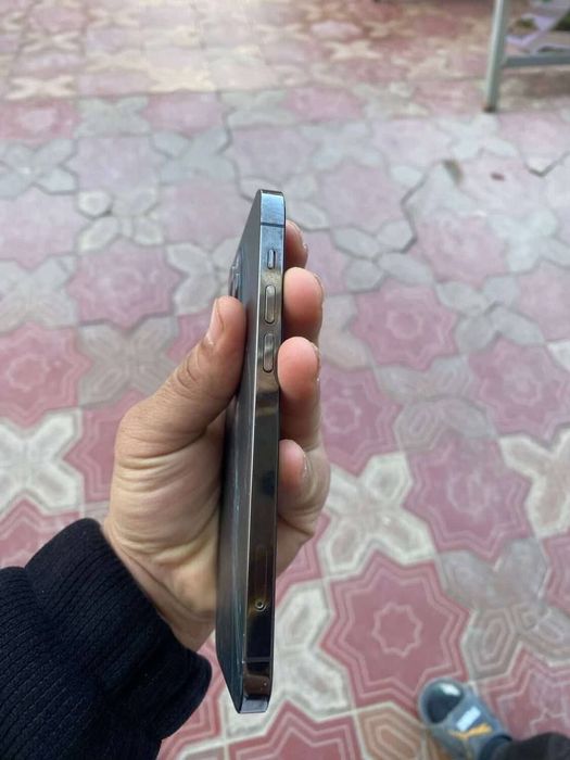 Iphone 12 ideal holatda