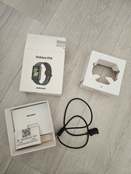 Продавам samsung fit 3