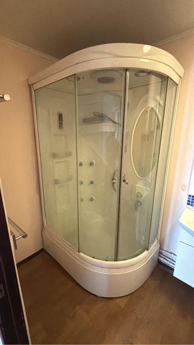 Продам душевую кабинку