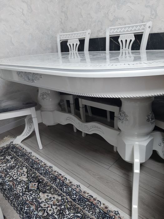 Продам стол 190 на 90 со стульями