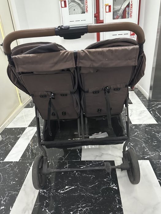 Коляска для двоинии