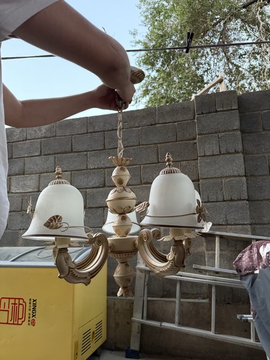 Продается люстры