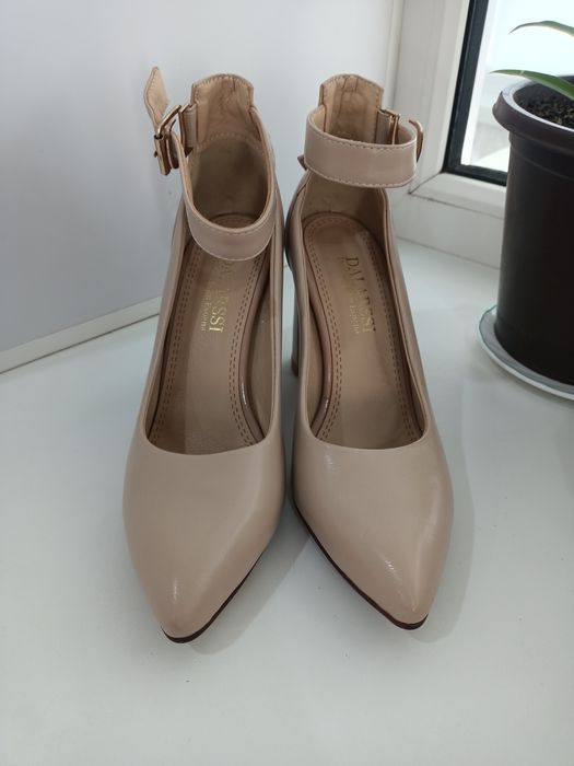 Продам туфли  в отличном состоянии 39 размер