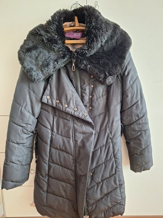 Продам зимние куртки б/у по 2000 теге