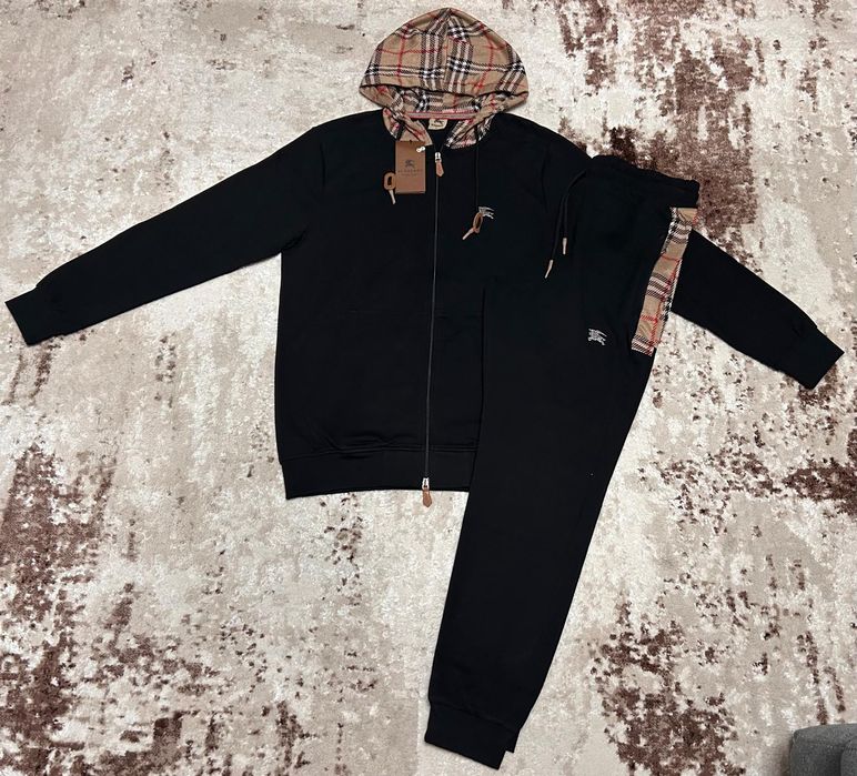 Vând compleu nou de bărbați Burberry