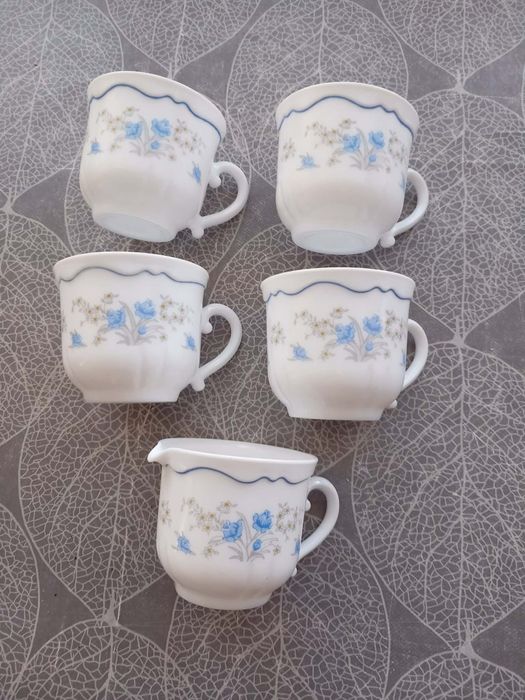 Чашки за чай, мляко и кафе