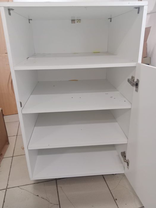 Продам тумбочка и ветрина