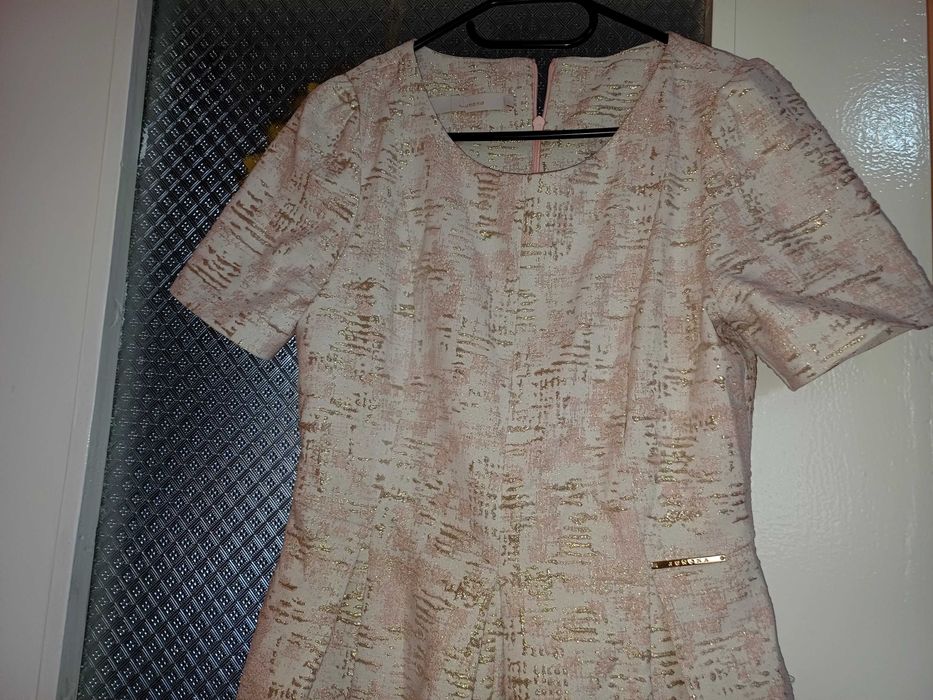 Рокля Junona с розово и златно