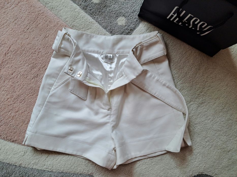 Къси панталонки Alessa