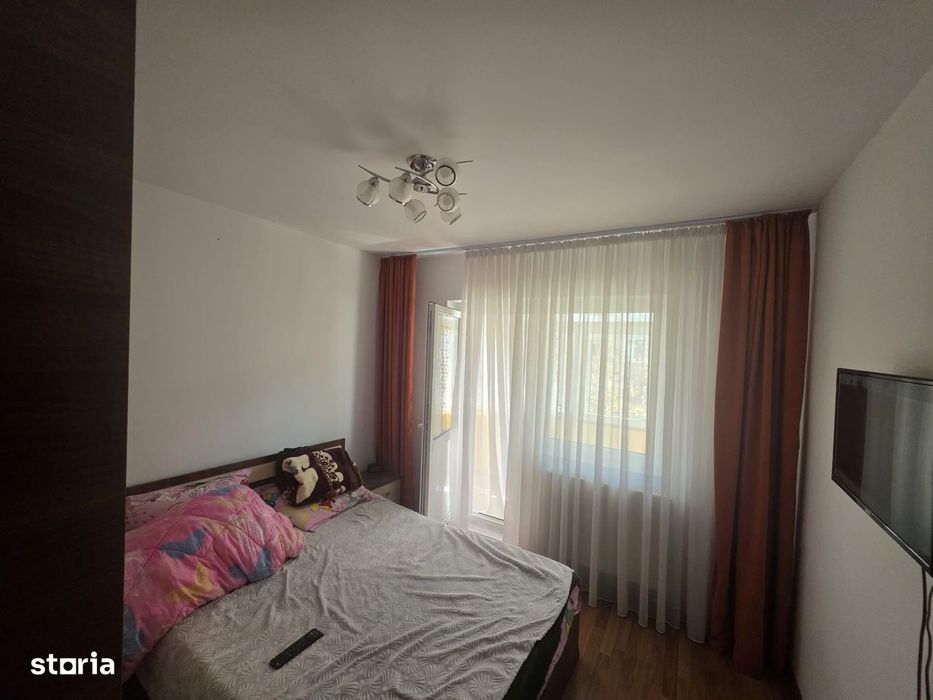 Apartament 3 camere Mioveni, et. 2 zona piata