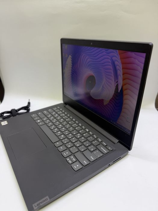 Ноутбук Lenovo V14-ADA