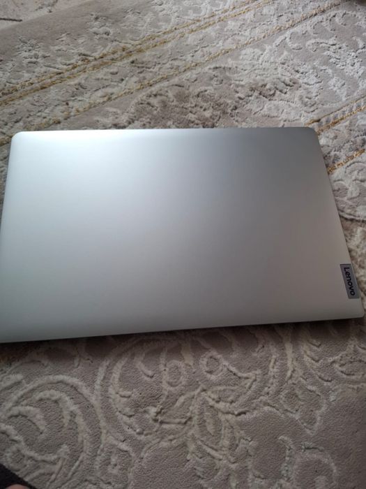 Продается ноутбук LENOVO