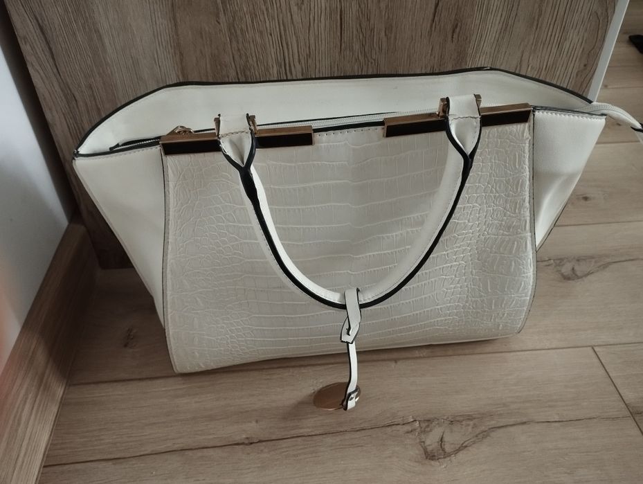 Кожена дамска чанта