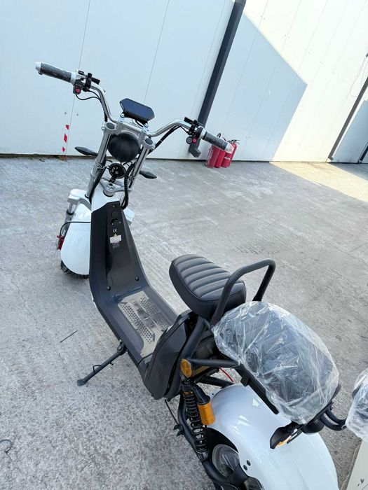 Scuter Electric Model 2025 cu cartelă full led