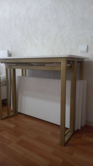 Стол и стулья в отличном состоянии