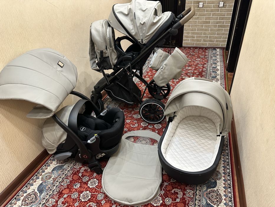 Продаетсья коляска CARRELLO 2в1