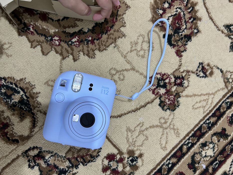 Продаю instax 12