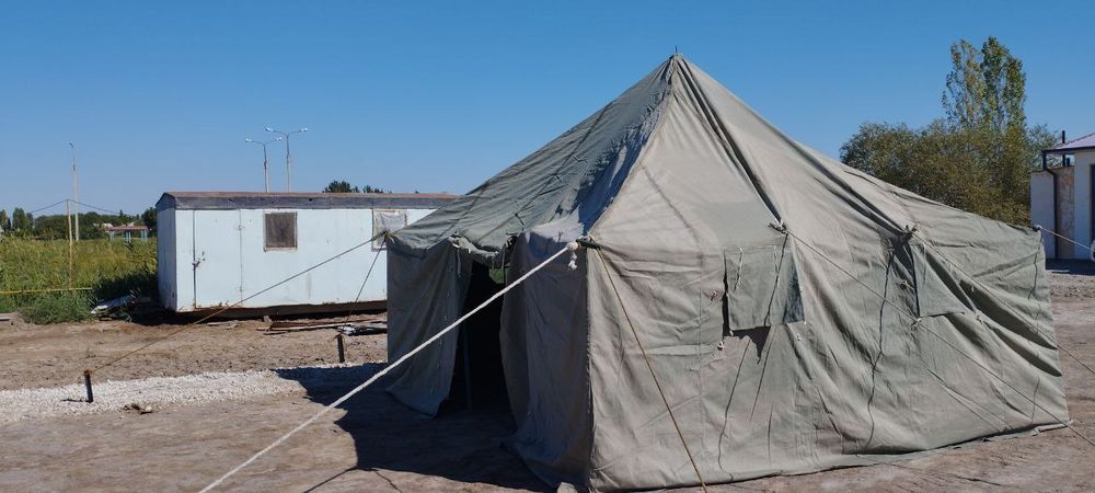 Harbiylar brizin CHodiri, Харбийлар бризин чодири, Военная палатка.