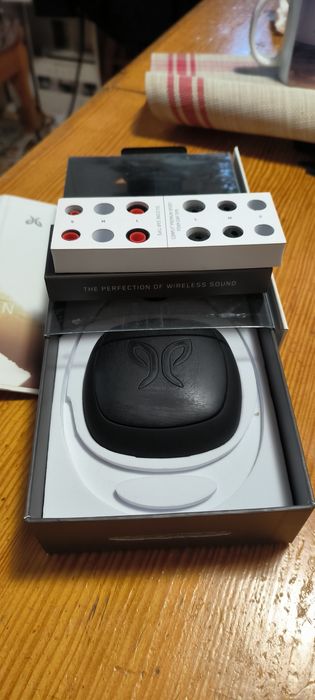 Wuawei 5i , Jaybird , Redmi buds 4