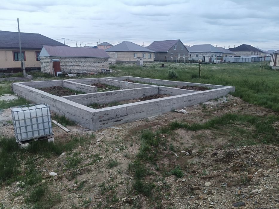 Продам землю с фундаментом