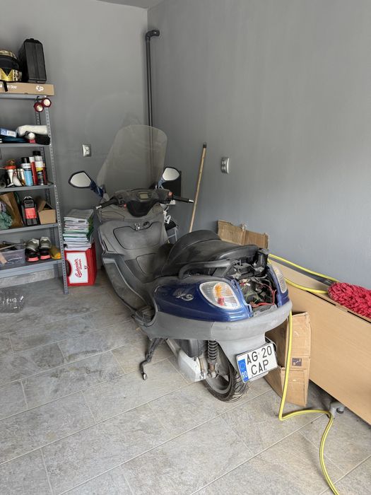 Piaggio x9 -maxi scuter