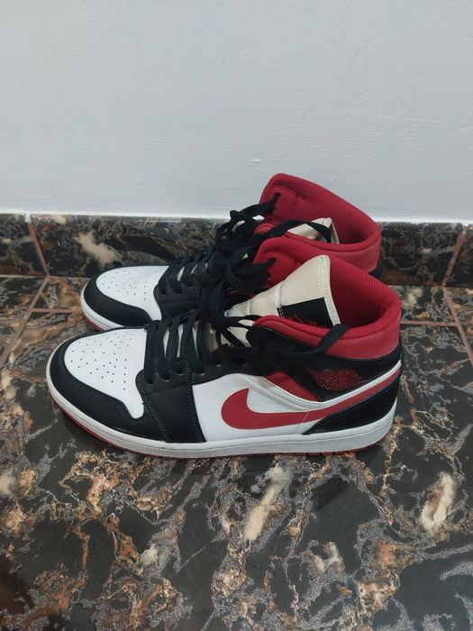 Adidasi Jordan 1 mid