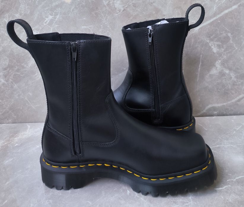 Dr. Martens Women's Amaayah номер 40
