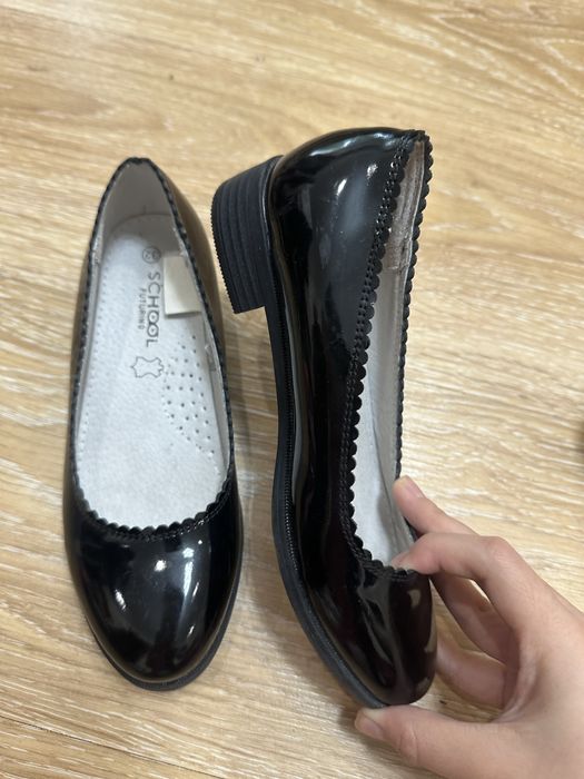 Школьные туфли