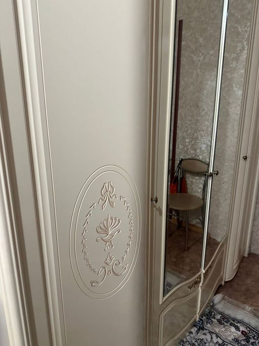 Спальный гарнитур и ковер 2*4 бу