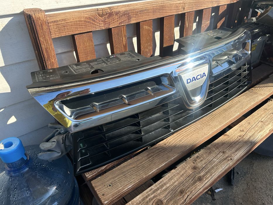 Решетка/Маска комплект за Дачия Дъстър до 2013г.!