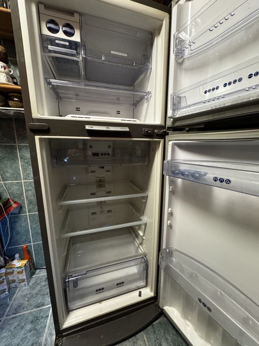 Vând frigider Whirlpool cu 2 uși full no frost