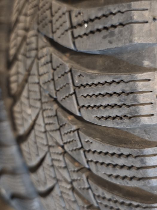 Anvelope Iarna Bridgestone Blizzak LM001 185/65 R15 rulate aprox. 15000km profil 6-7 mm