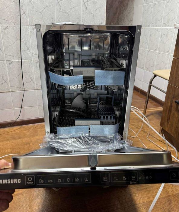 Встраиваемая посудомоечная машина Samsung DW50R4040BB