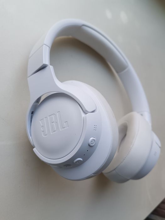 Продам наушник JBL. 770 nc