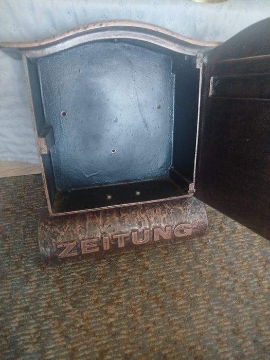 Масивна пощенска кутия с орнаменти