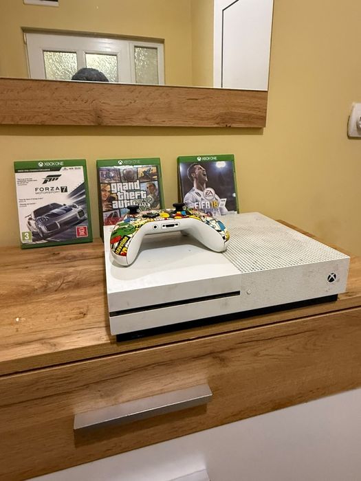 Xbox One S със Волан и педали